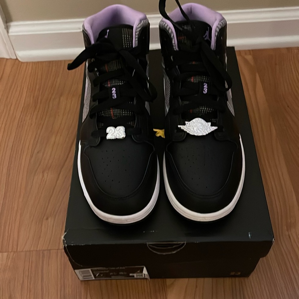 Big kids Jordan 1s mids shoes